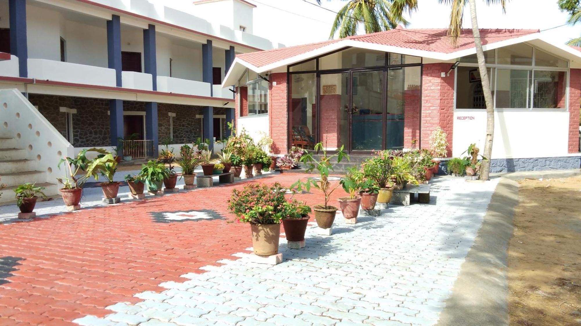 Hotel Jebasakthy Kanyakumari Buitenkant foto