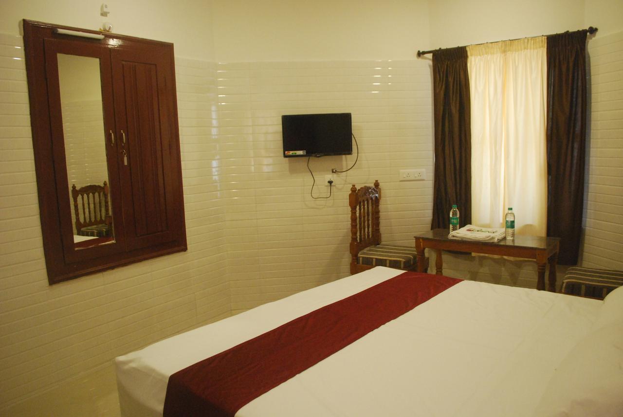 Hotel Jebasakthy Kanyakumari Buitenkant foto