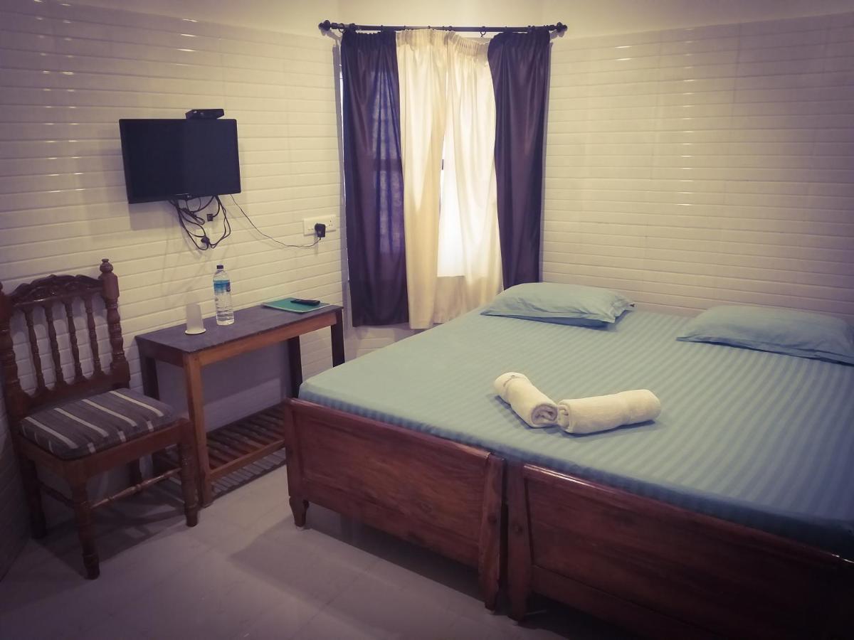 Hotel Jebasakthy Kanyakumari Buitenkant foto